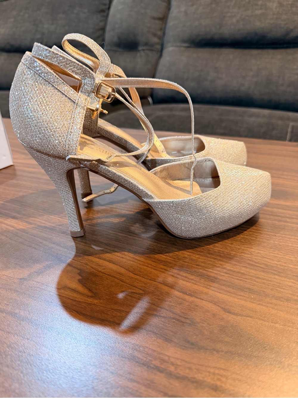 NWOT DREAMPAIRS Women's Glitter Ankle-Strap High Heels in Champagne